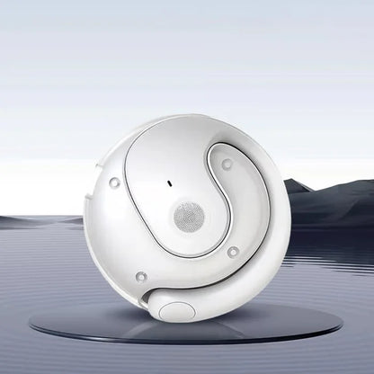 Modernes, rundes technisches Gadget von Morivar, weiß, futuristisches Design, Präsentation auf stilvollem Hintergrund