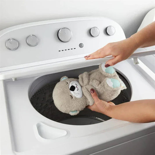 Plüsch-Teddybär wird in weiße Waschmaschine gelegt, Morivar innovative Accessoires